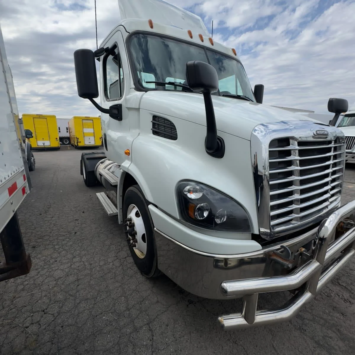 2017 Freightliner Cascadia - image 3