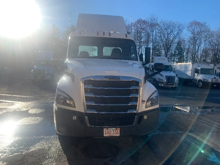 2020 Freightliner Cascadia in Monmouth Junction, NJ — photo 2