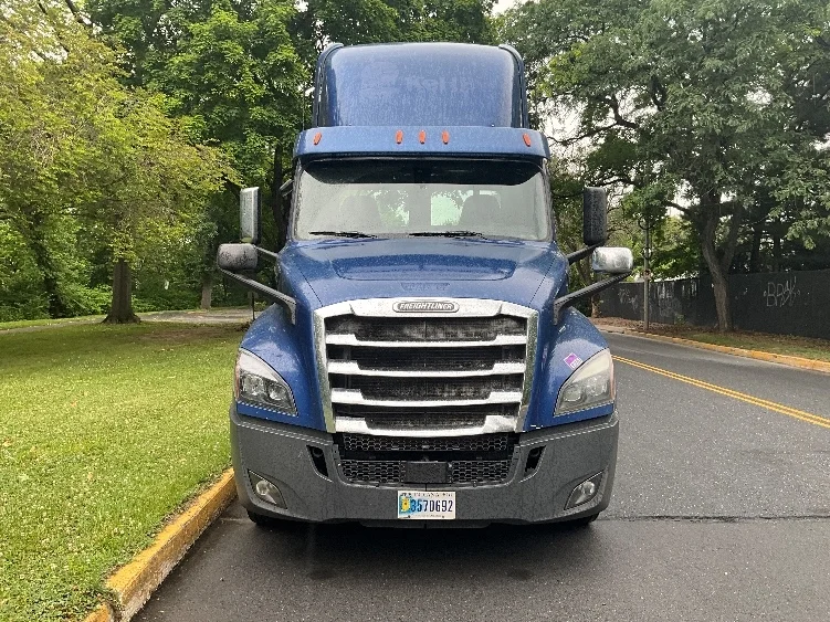 2020 Freightliner Cascadia in Reading, PA — photo 2