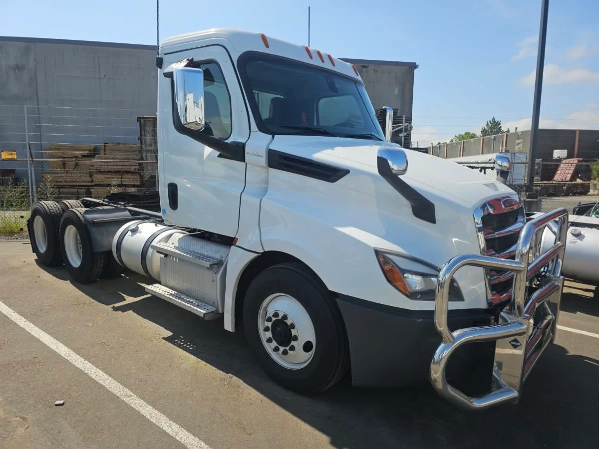 2020 Freightliner Cascadia in Tacoma, WA — photo 3