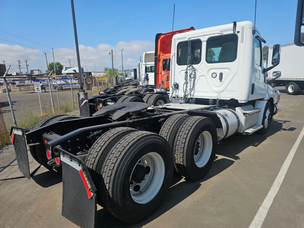 2020 Freightliner Cascadia in Tacoma, WA — photo 4