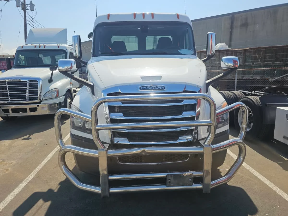 2020 Freightliner Cascadia in Tacoma, WA — photo 2