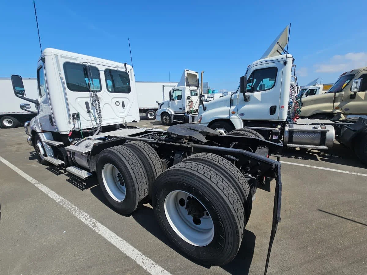 2020 Freightliner Cascadia in Tacoma, WA — photo 6