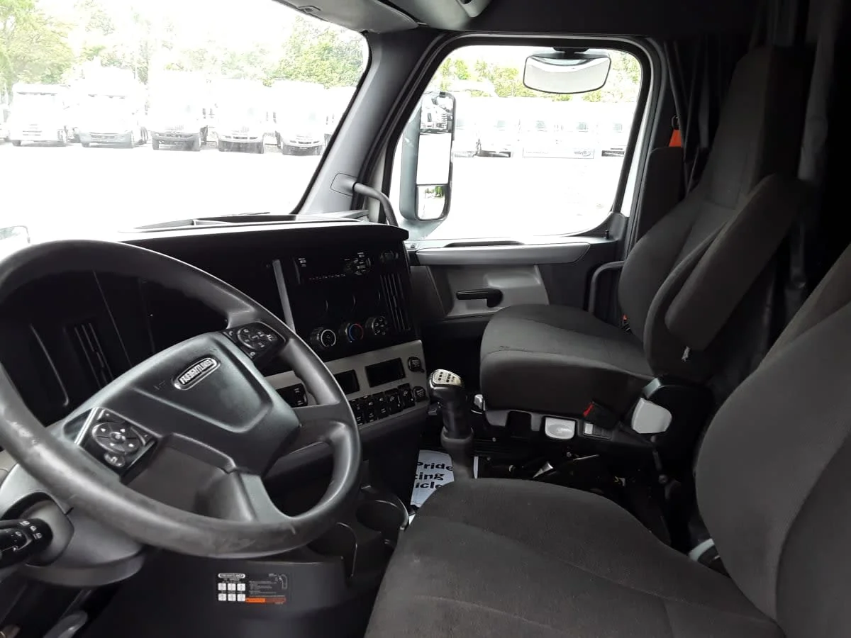 2021 Freightliner Cascadia in Charlotte, NC — photo 7