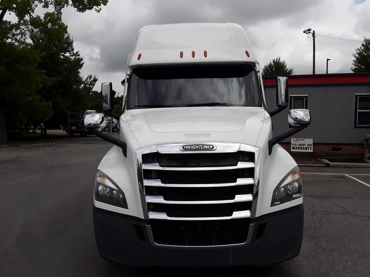 2021 Freightliner Cascadia in Charlotte, NC — photo 2