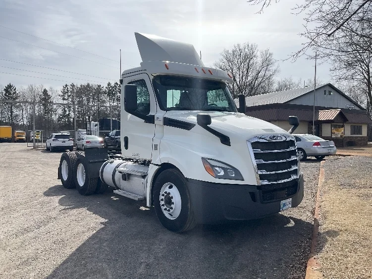 2018 Freightliner Cascadia in Brooklyn Park, MN