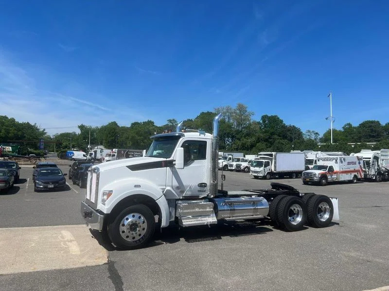 2027 Kenworth T880