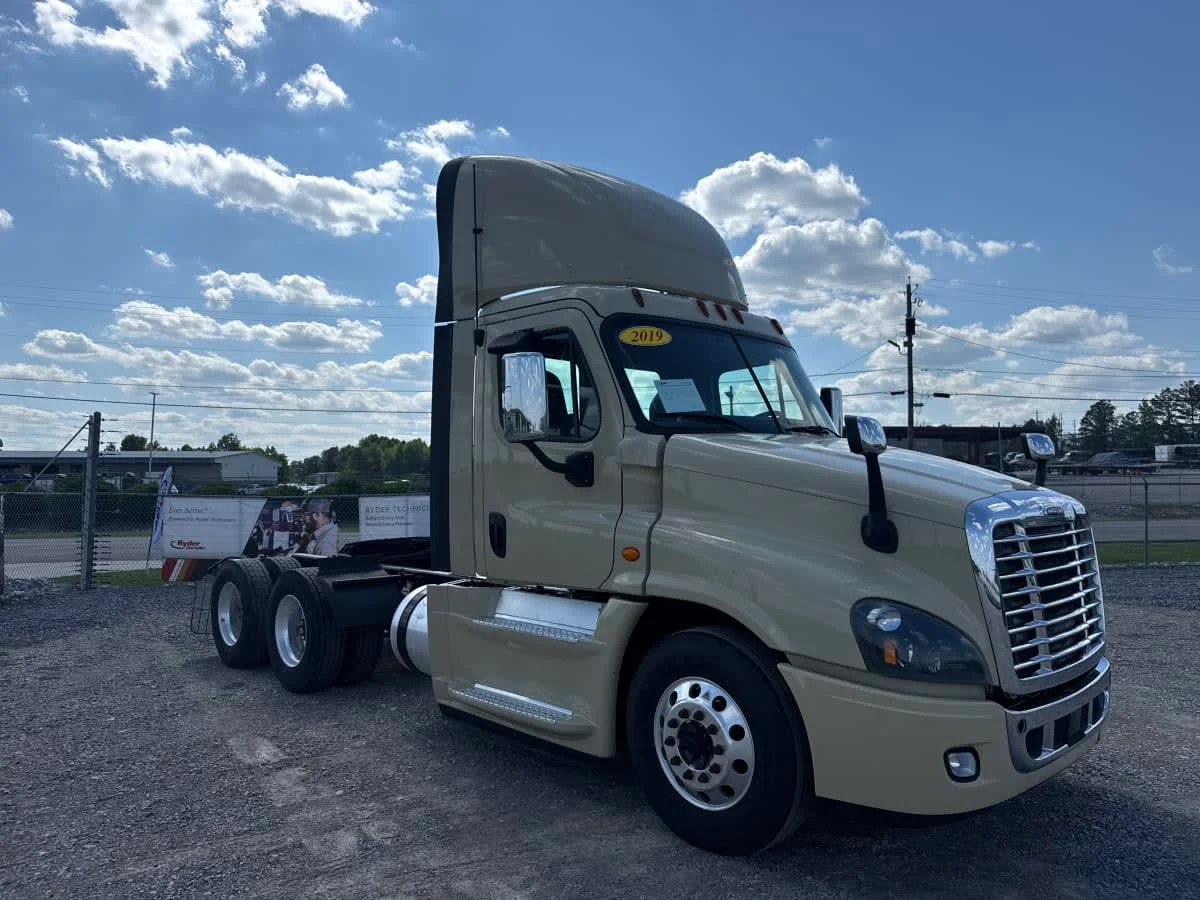 2019 Freightliner Cascadia in Birmingham, AL — photo 3