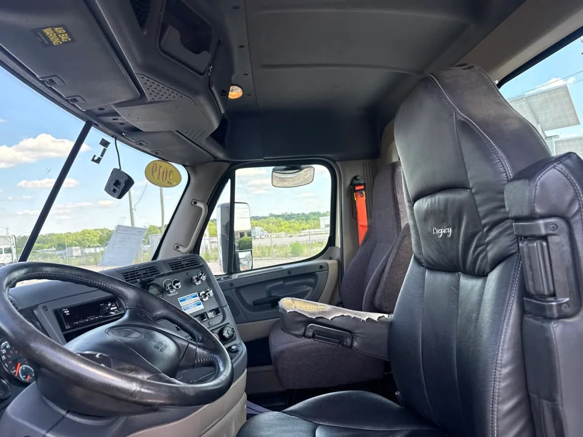 2019 Freightliner Cascadia in Birmingham, AL — photo 7