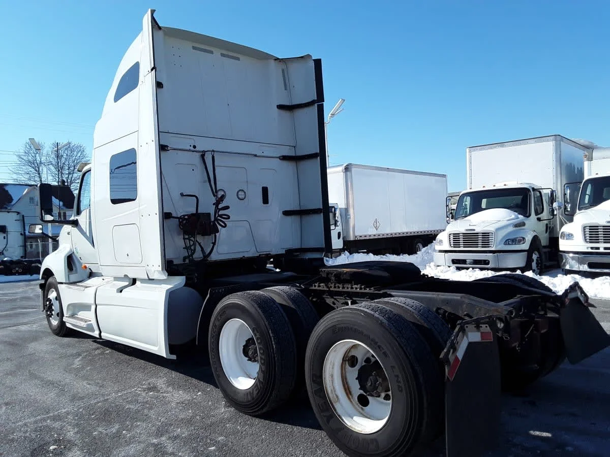 2020 International LT - image 6