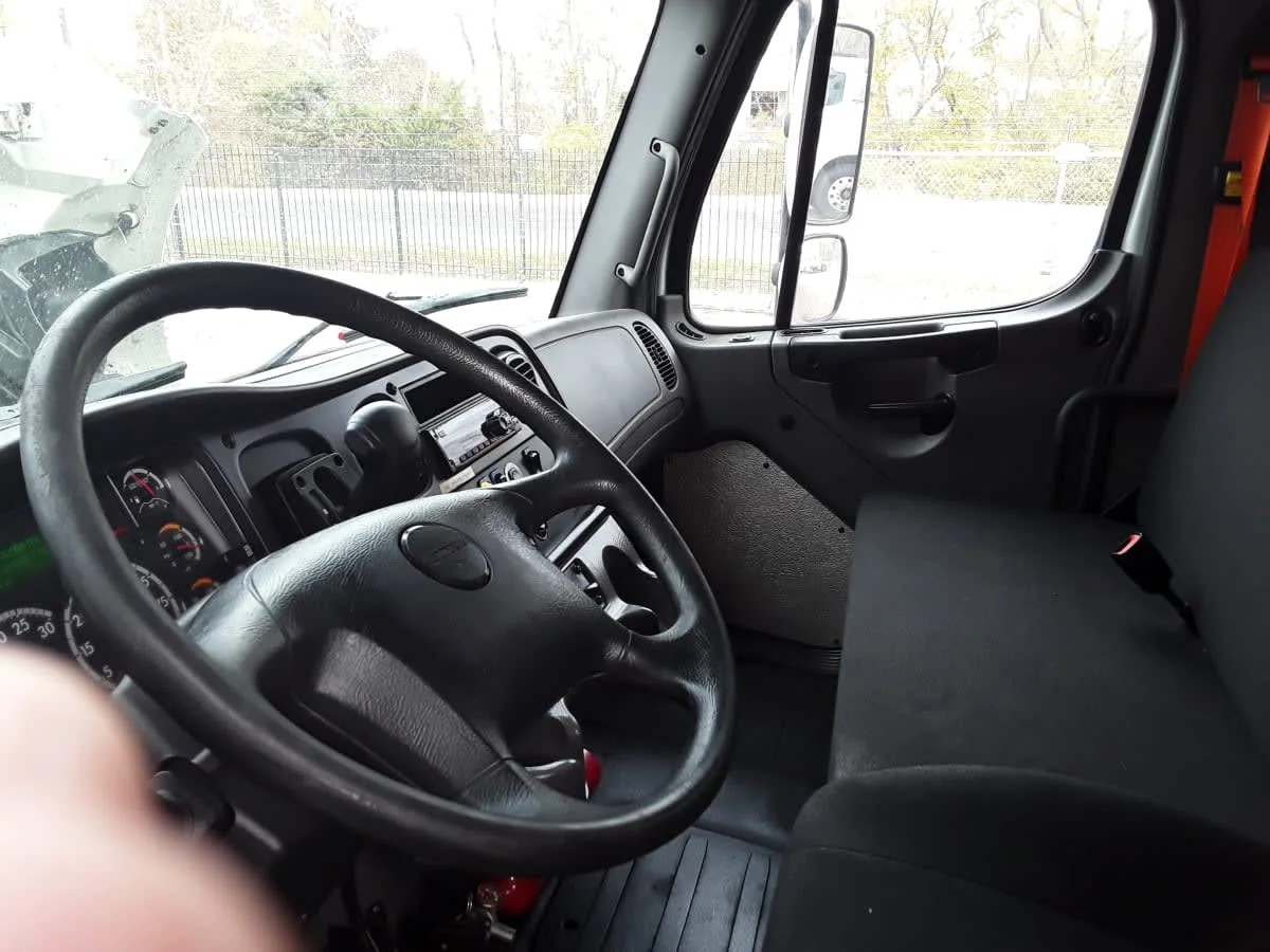 2019 Freightliner M2 106 in Kansas City, MO — photo 7
