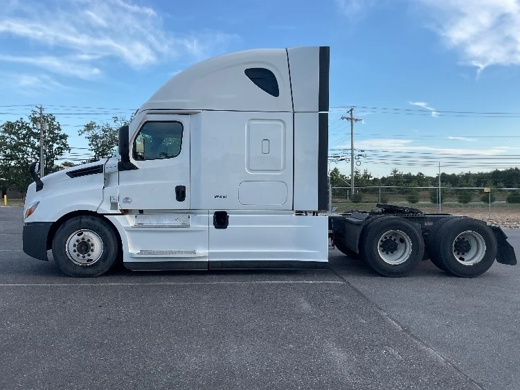 2022 Freightliner Cascadia in Florence, SC — photo 4