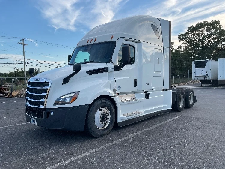 2022 Freightliner Cascadia in Florence, SC — photo 3