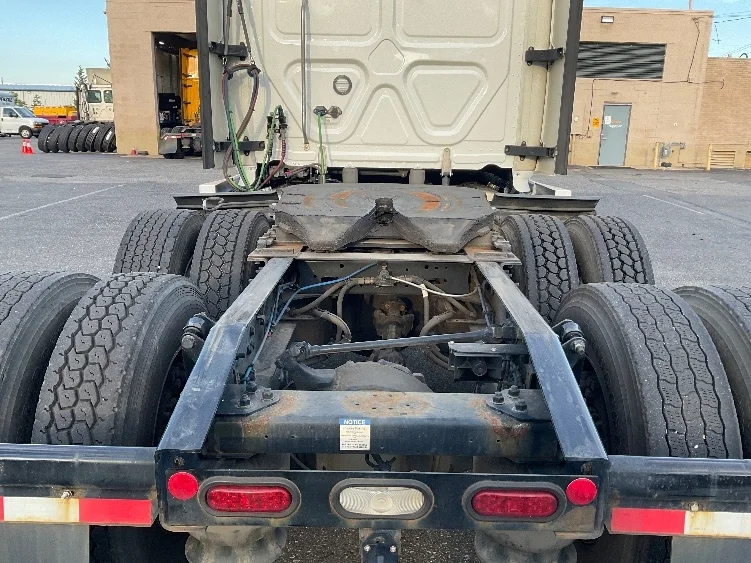 2022 Freightliner Cascadia in Florence, SC — photo 6