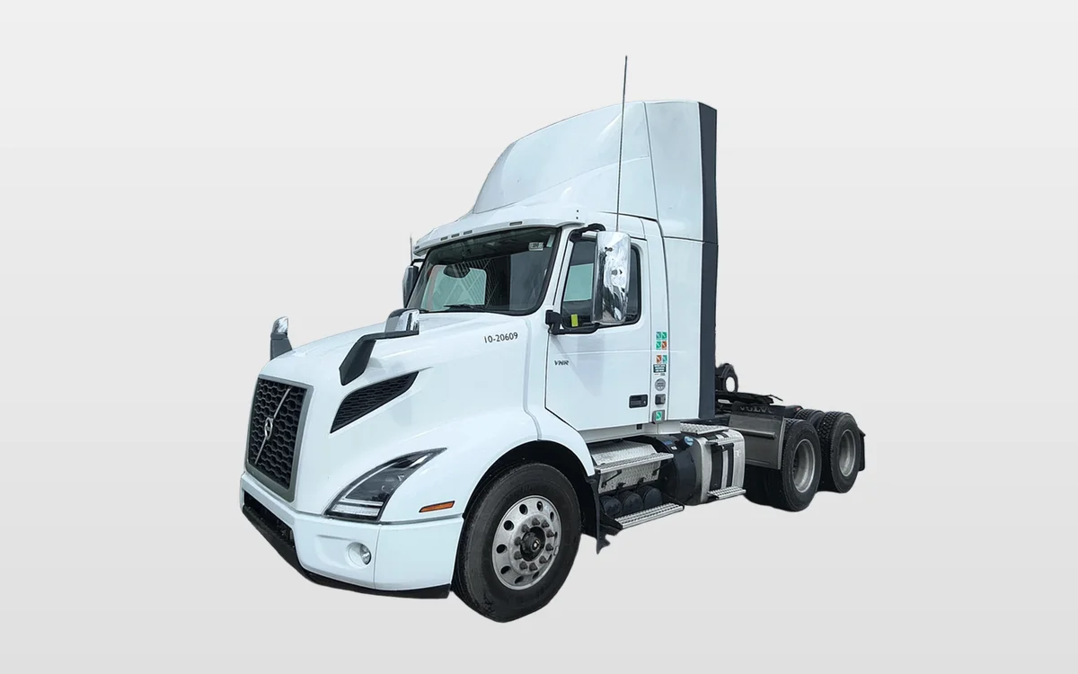 2020 Volvo VNR 640 - image 1