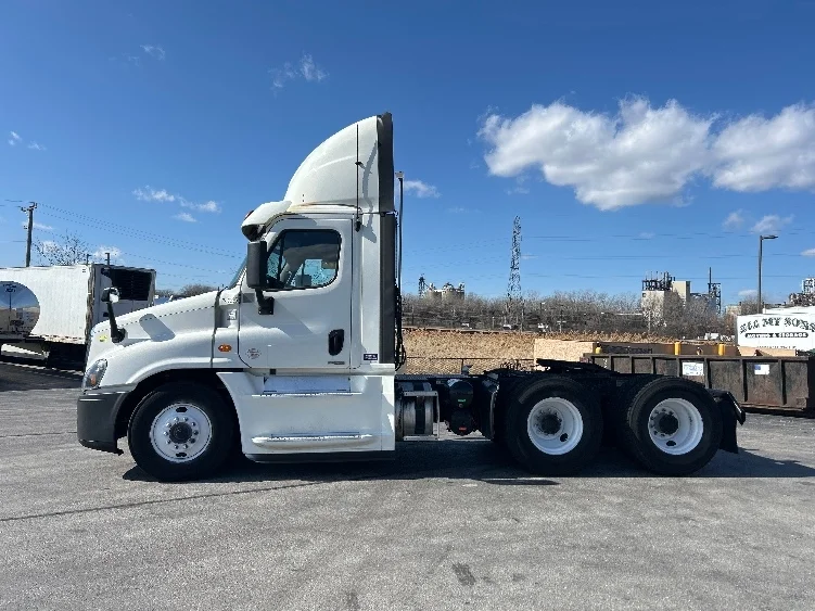 2019 Freightliner Cascadia in La Porte, IN — photo 4