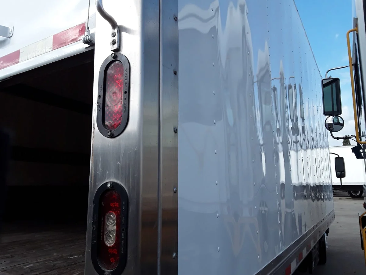 2018 Isuzu NQR - image 4