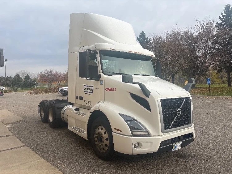 2021 Volvo VNR 640 in Brooklyn Park, MN