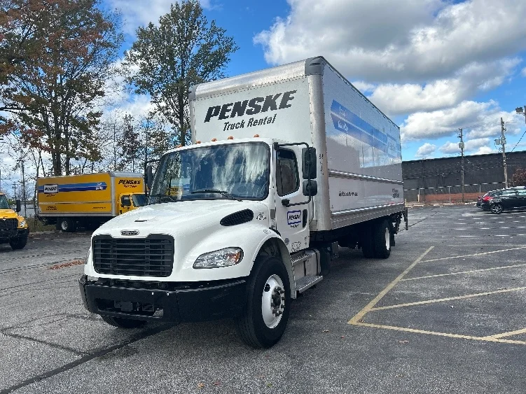 2022 Freightliner M2 106 in Middlefield, OH — photo 3