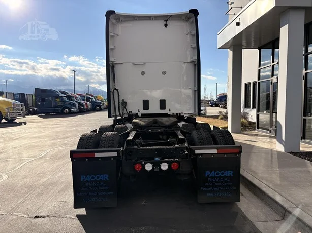 2021 Kenworth T680 - image 4