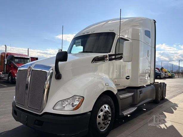 2021 Kenworth T680 - image 5