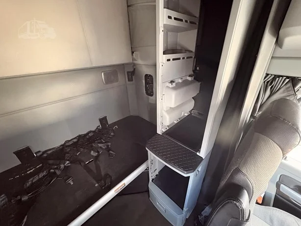 2021 Kenworth T680 - image 13