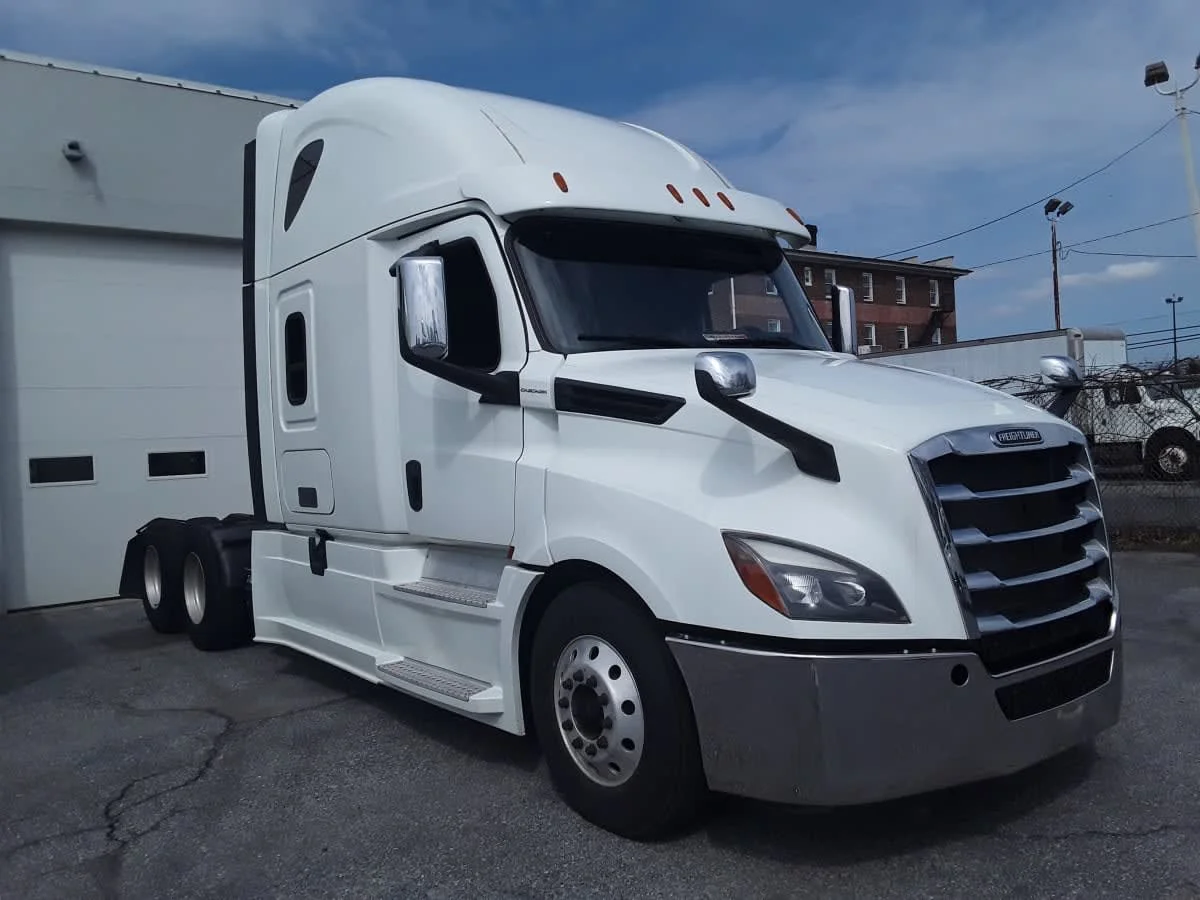 2020 Freightliner Cascadia - image 3