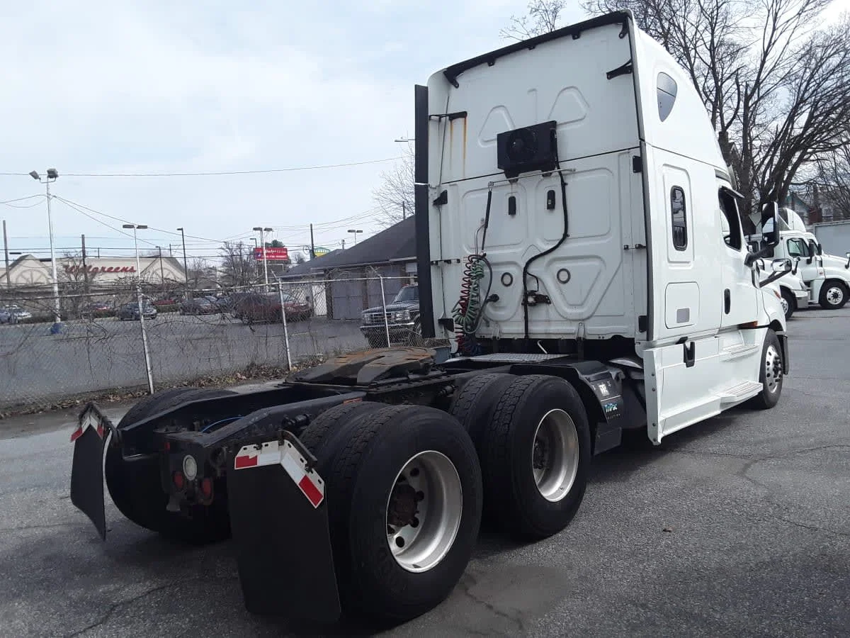 2020 Freightliner Cascadia - image 4