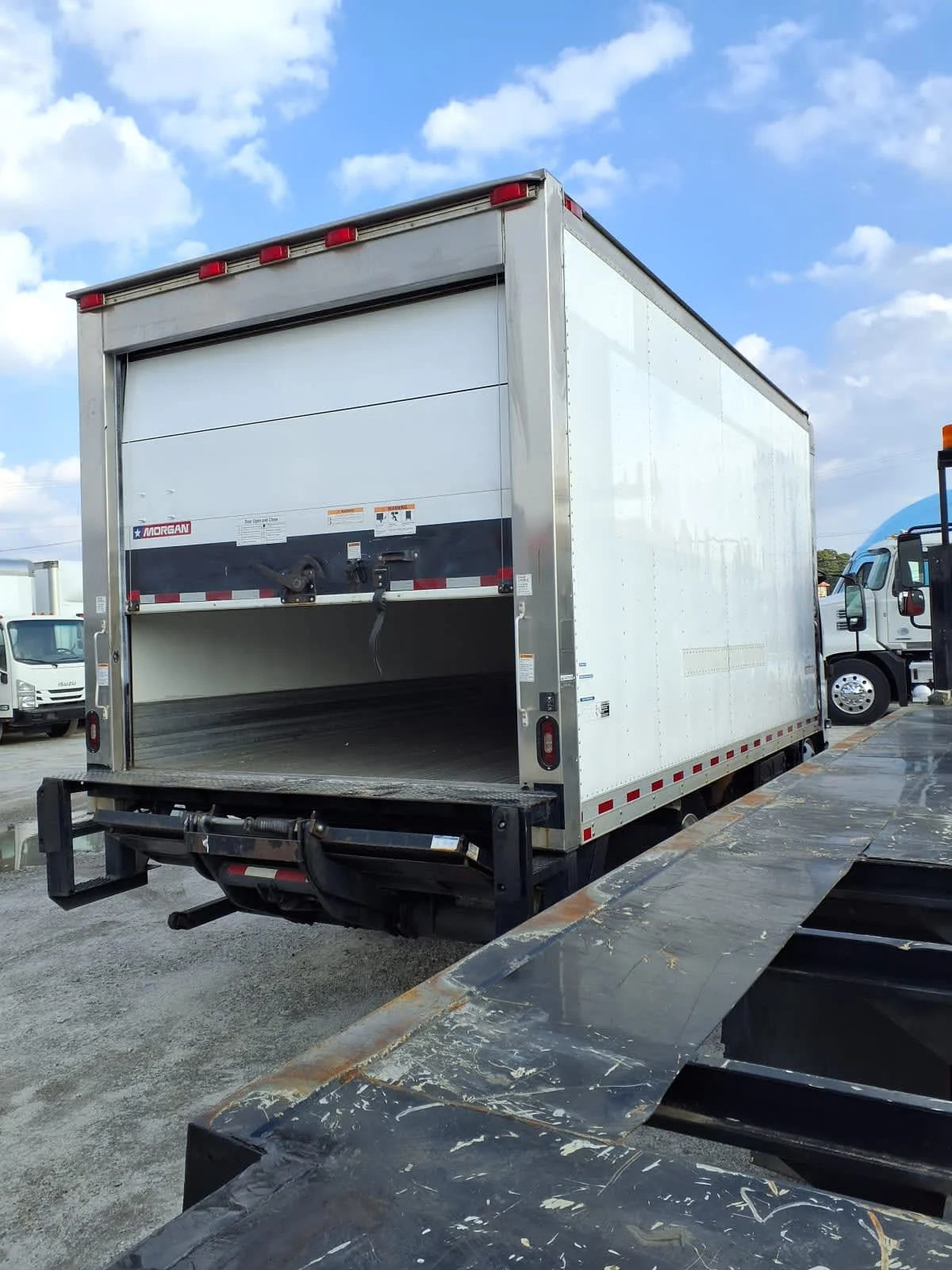 2019 Isuzu NPR - image 4