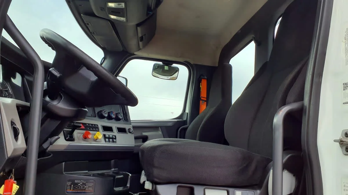 2019 Freightliner Cascadia in Birmingham, AL — photo 7