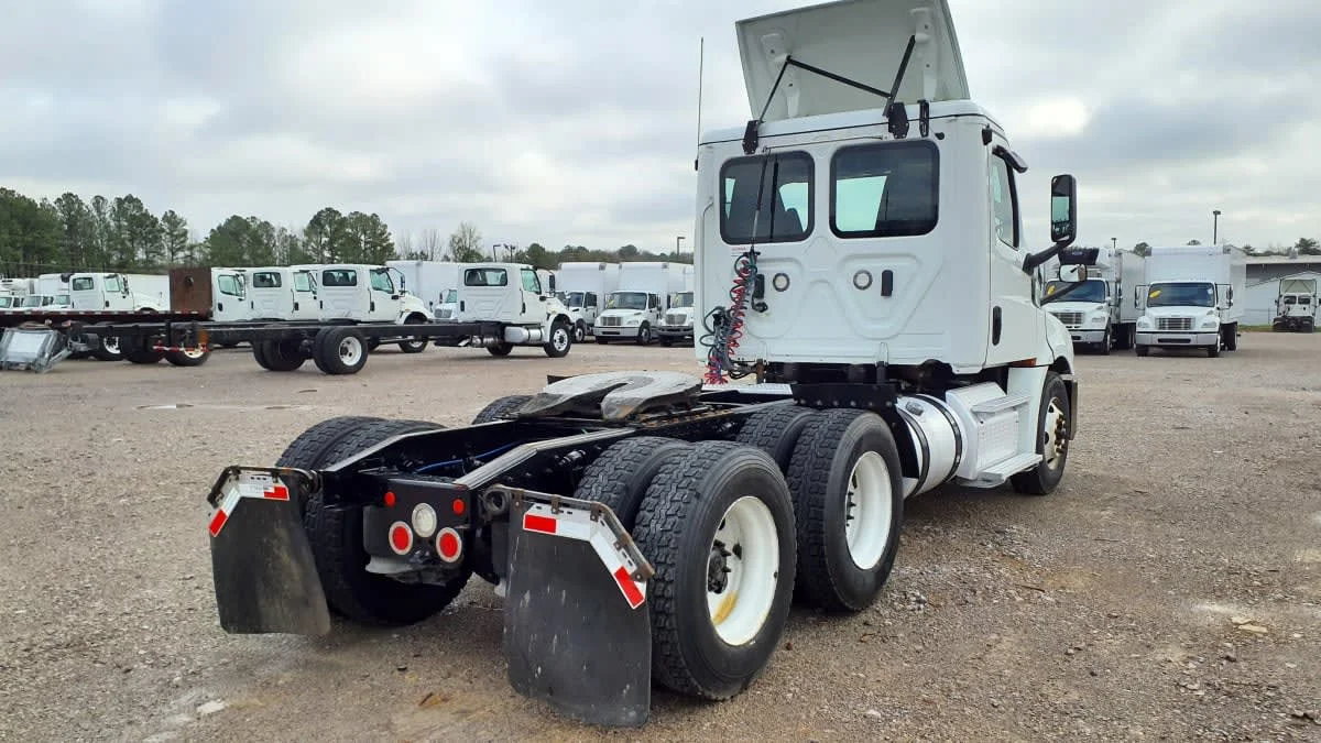 2019 Freightliner Cascadia in Birmingham, AL — photo 4