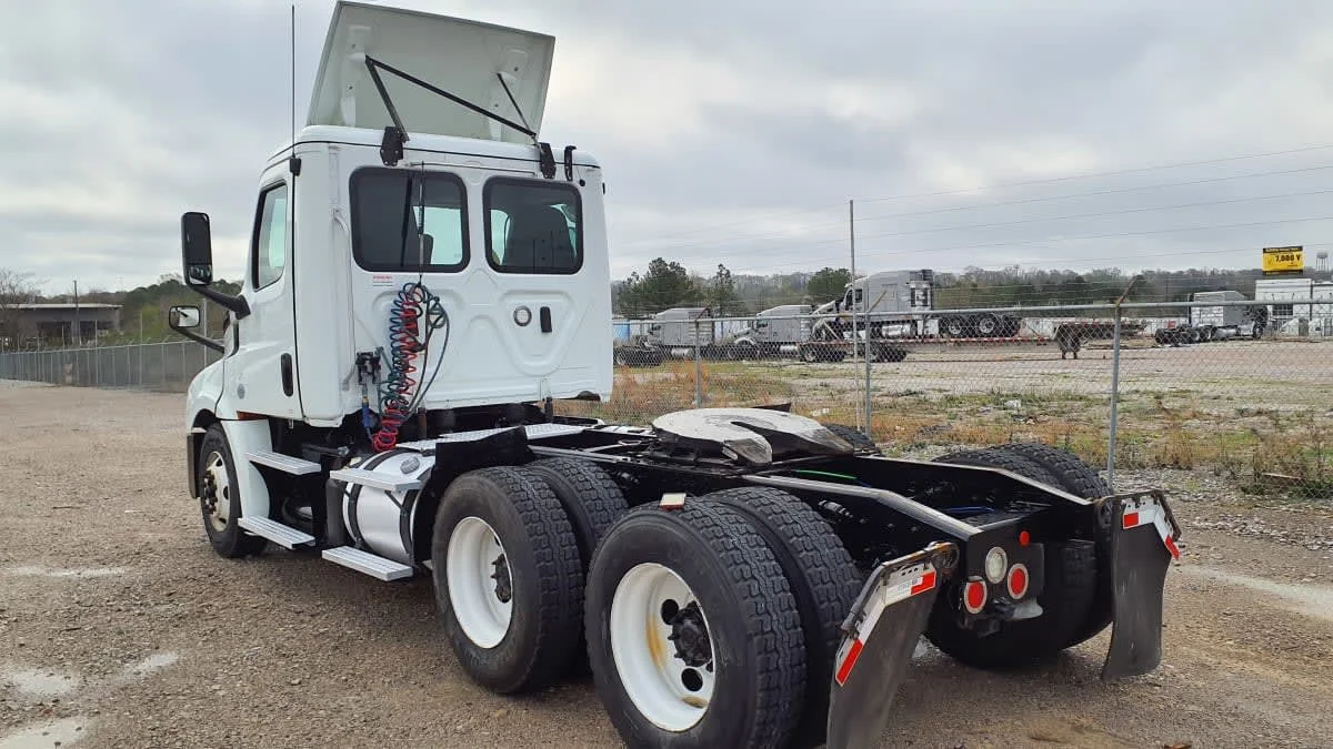 2019 Freightliner Cascadia in Birmingham, AL — photo 6