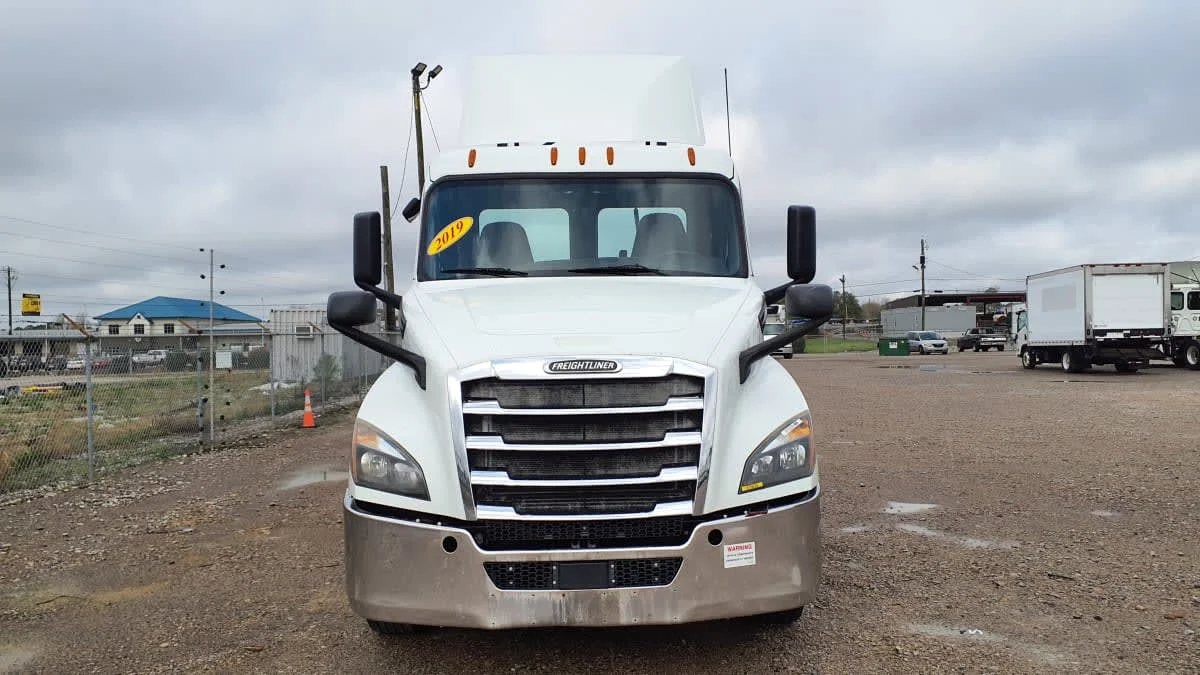 2019 Freightliner Cascadia in Birmingham, AL — photo 2