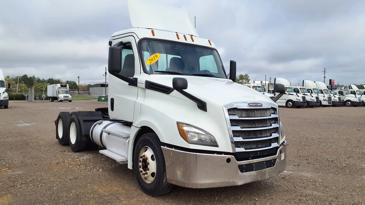 2019 Freightliner Cascadia in Birmingham, AL — photo 3