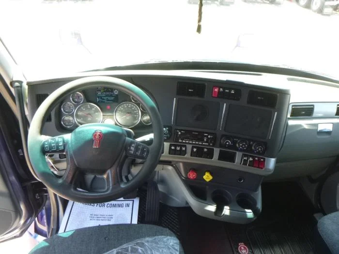 2022 Kenworth T680 — photo 18