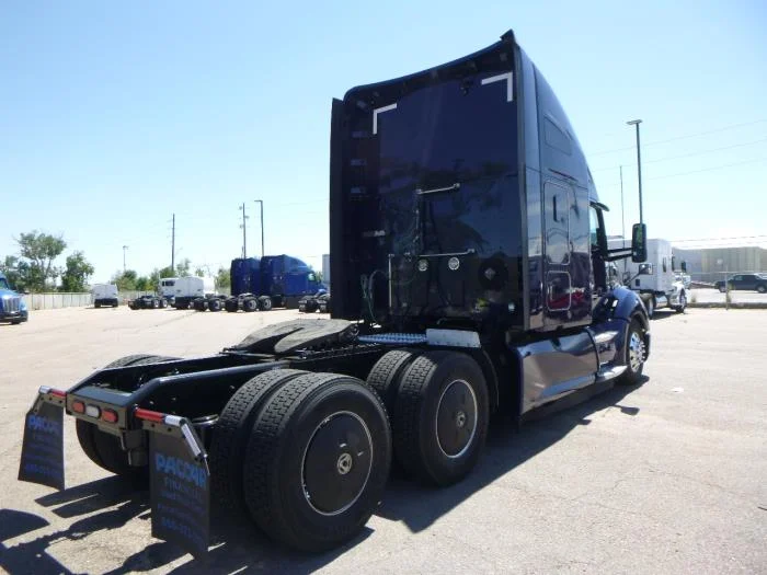 2022 Kenworth T680 — photo 6