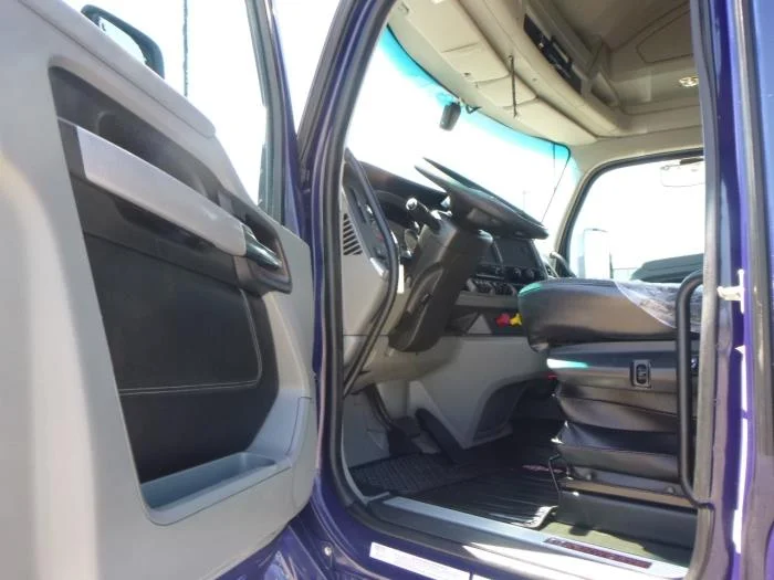 2022 Kenworth T680 — photo 14