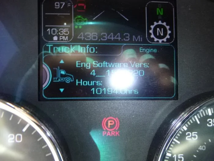 2022 Kenworth T680 — photo 17