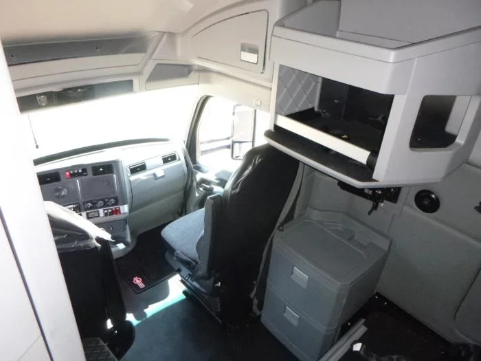 2022 Kenworth T680 — photo 25