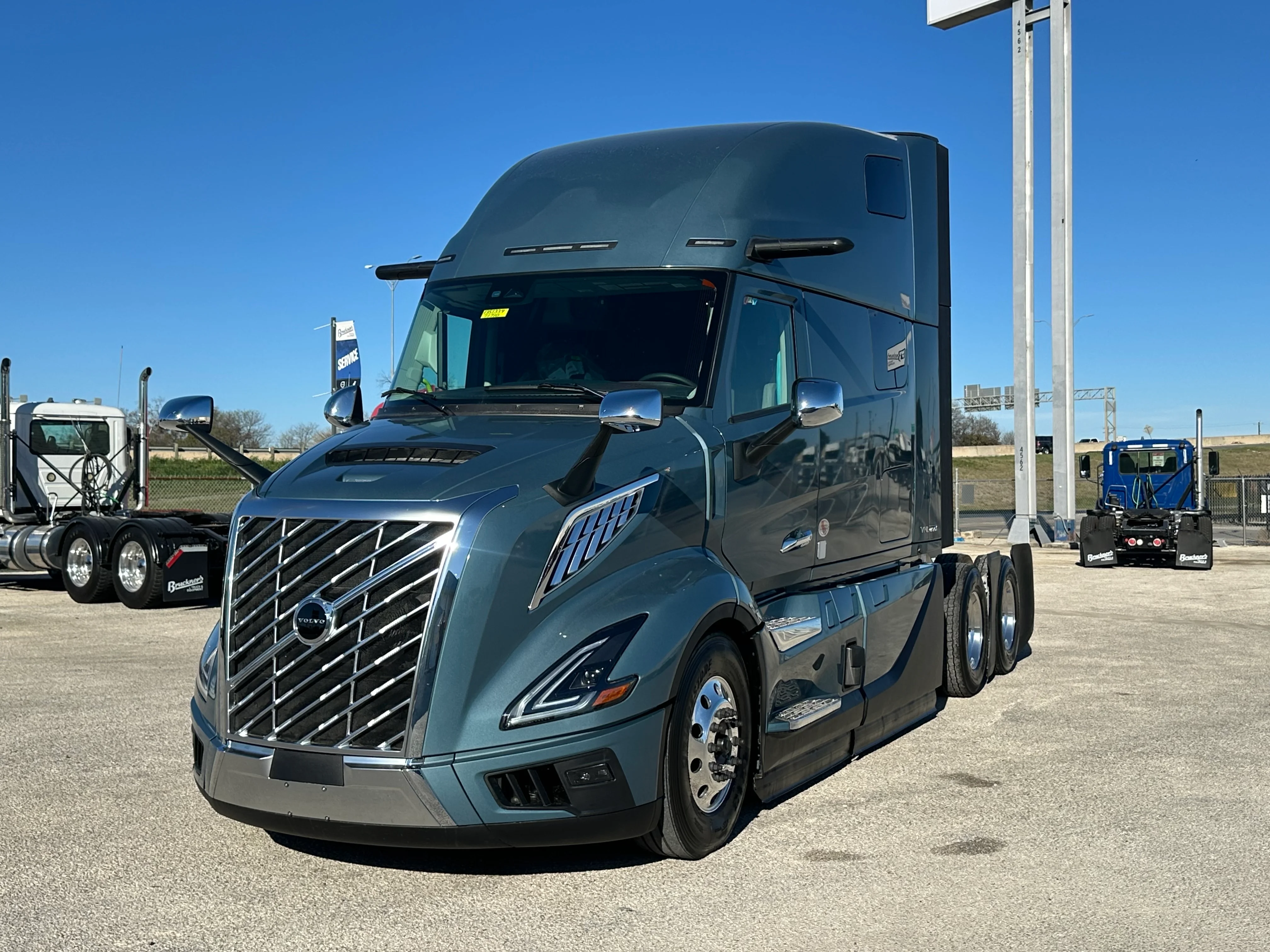 2026 Volvo VNL 860 in San Antonio, TX