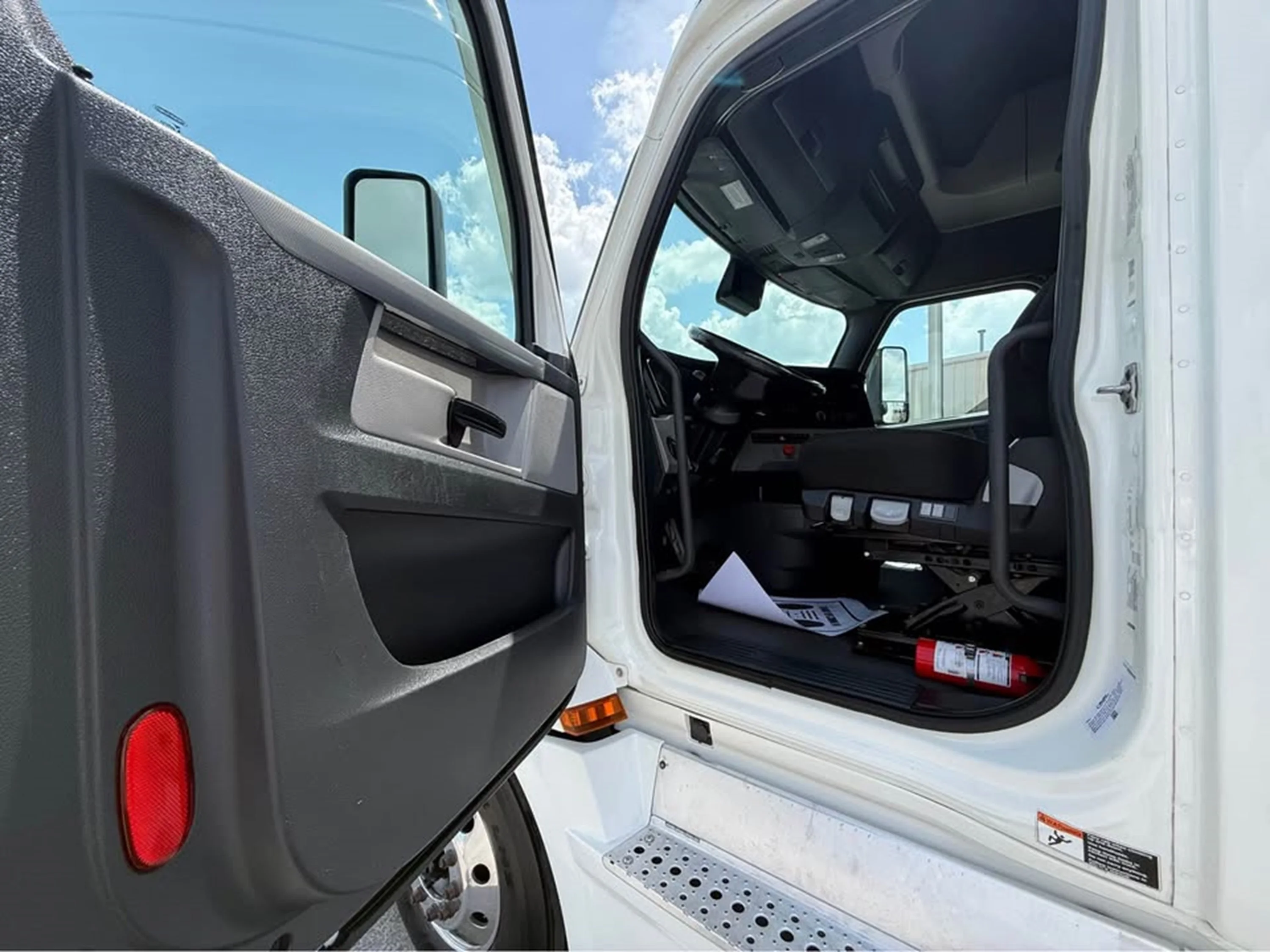 2022 Freightliner Cascadia — photo 6