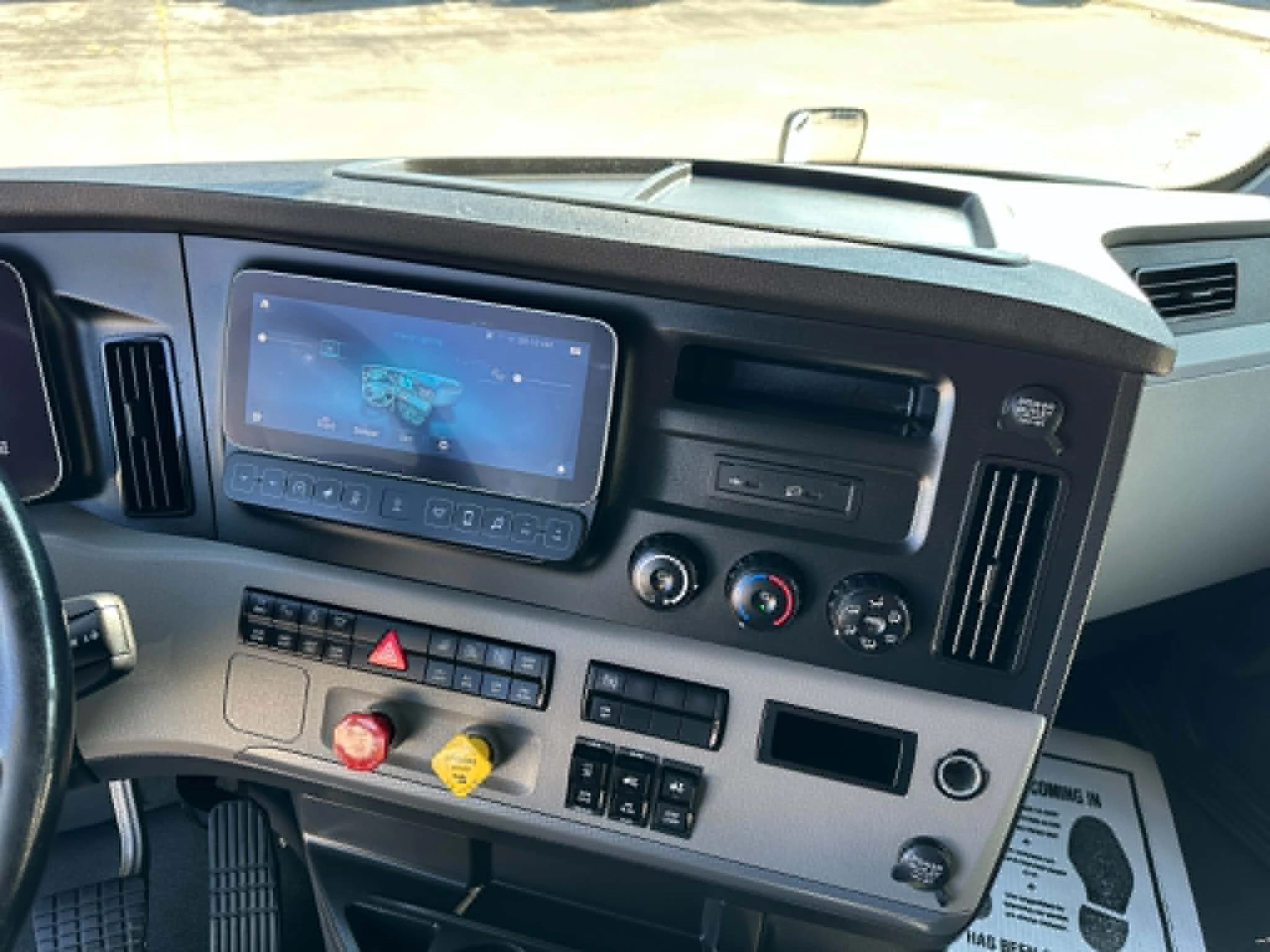 2022 Freightliner Cascadia — photo 10