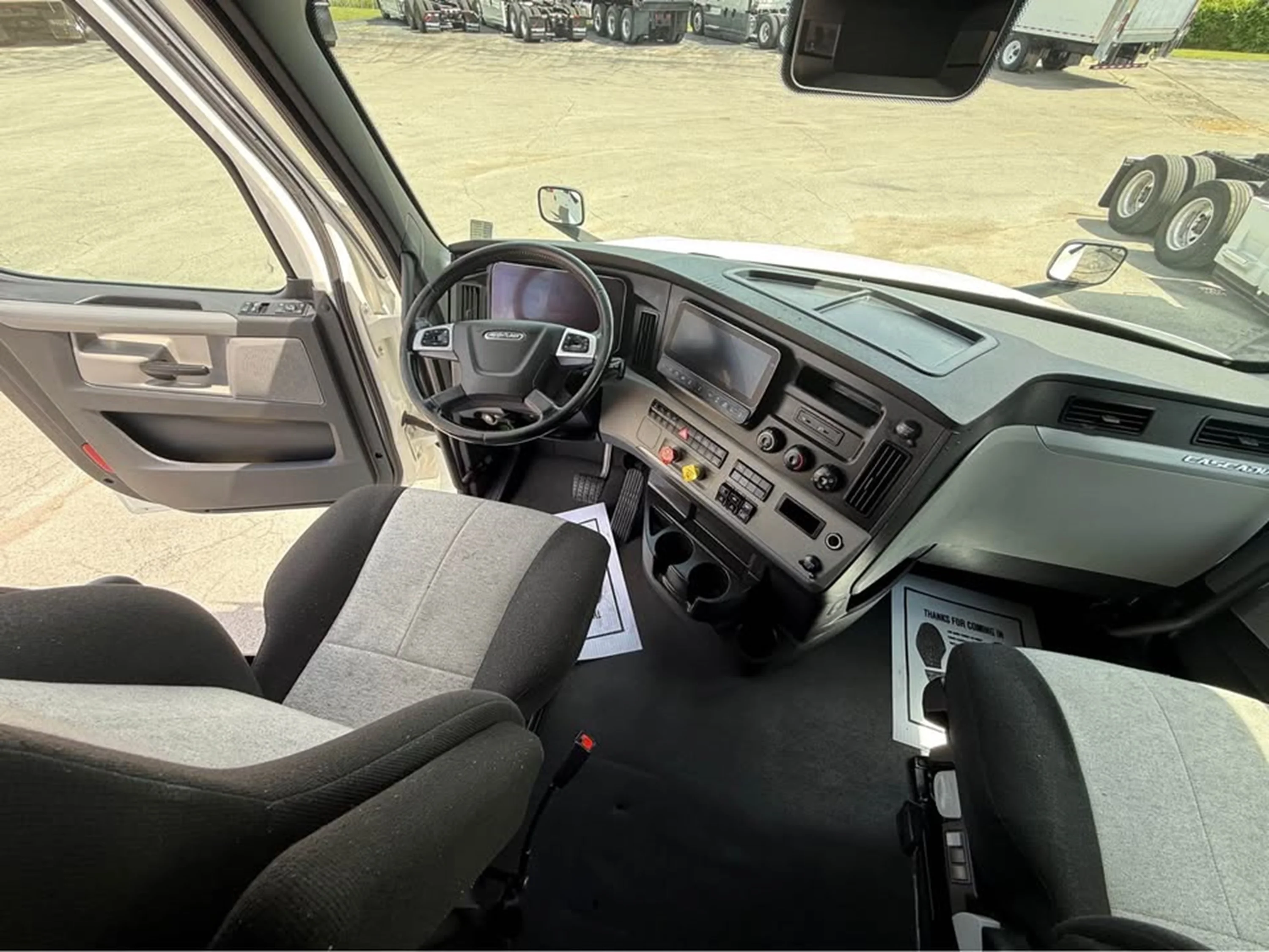 2022 Freightliner Cascadia — photo 7