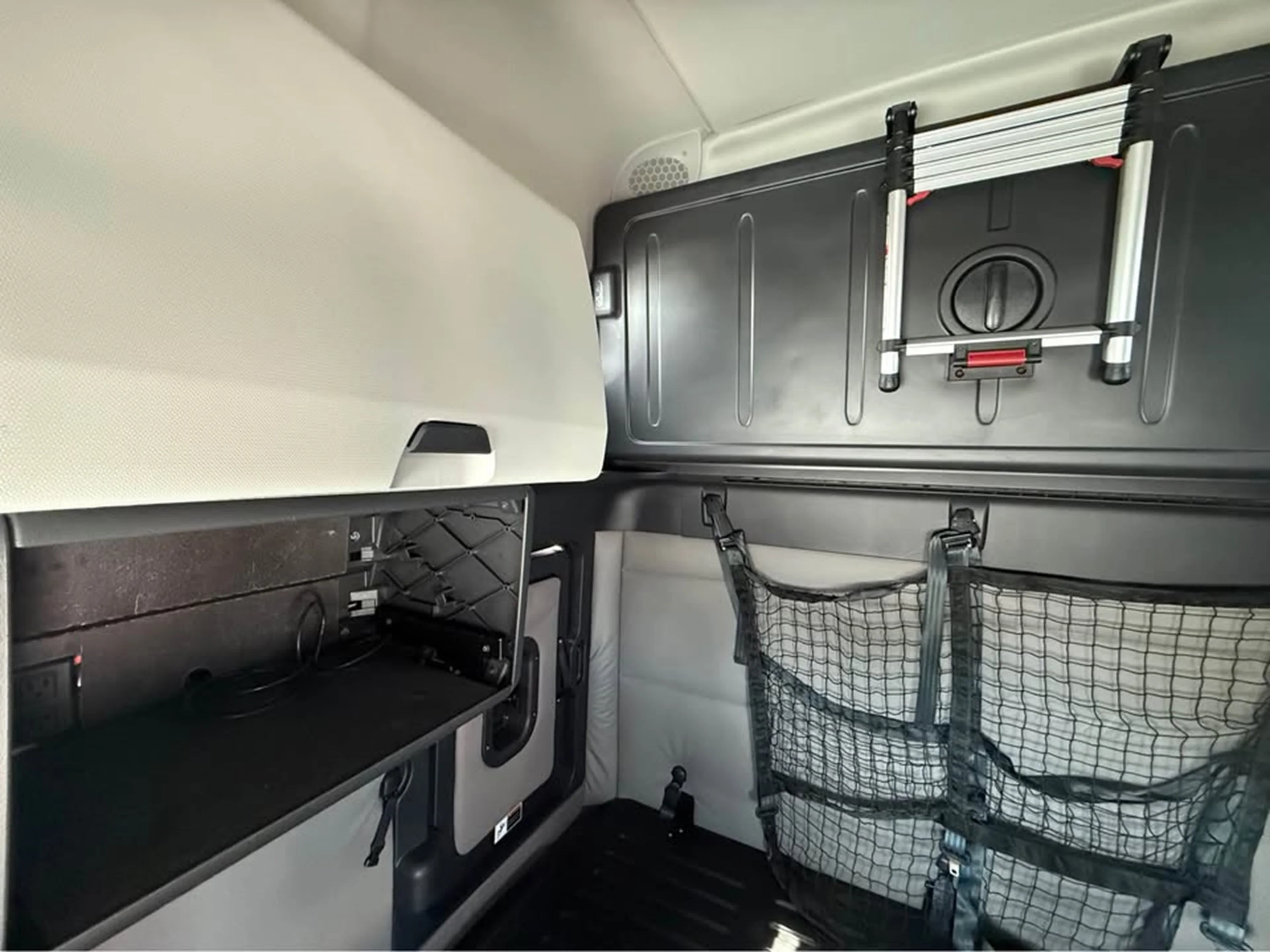 2022 Freightliner Cascadia — photo 15