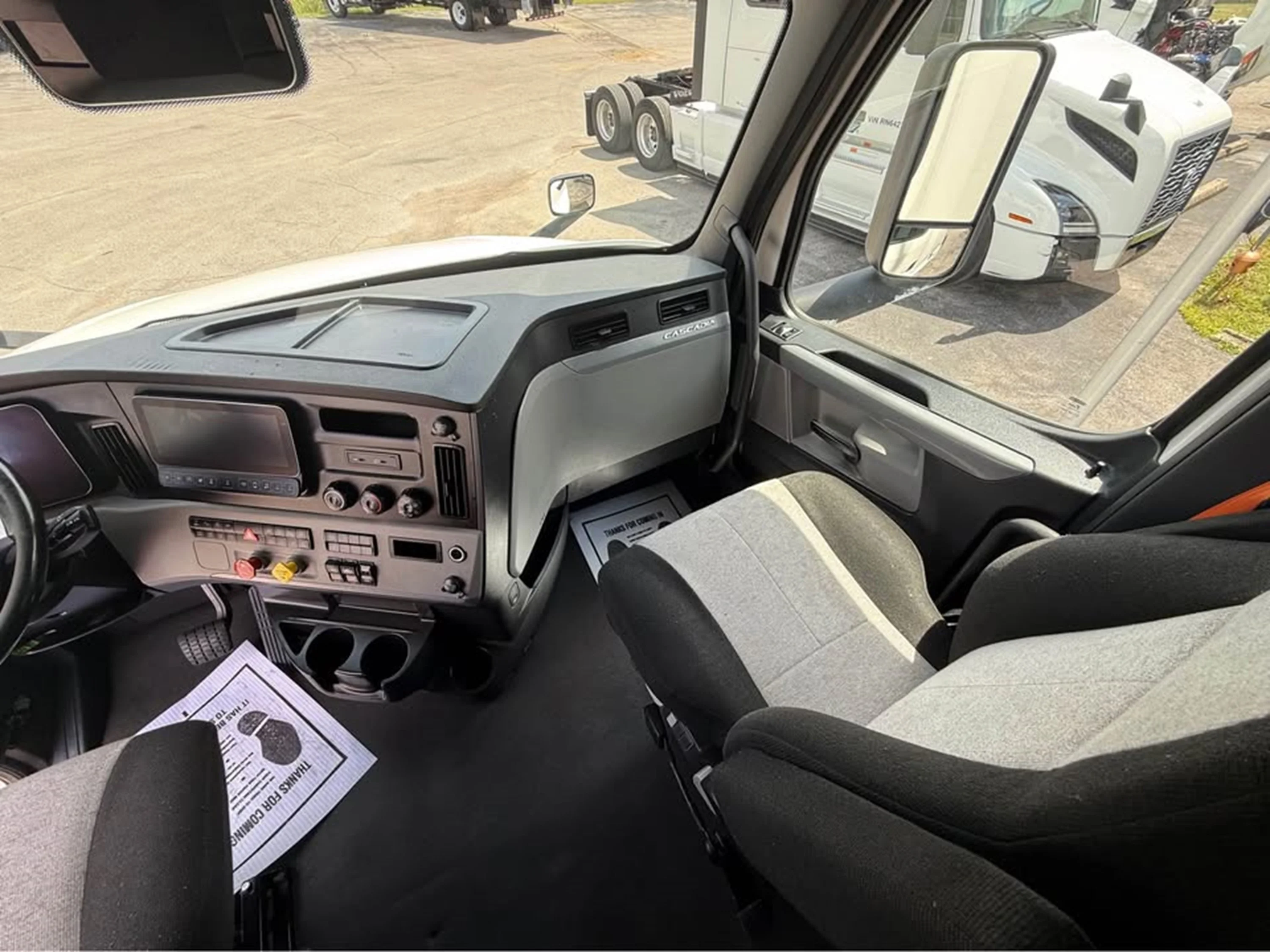 2022 Freightliner Cascadia — photo 12