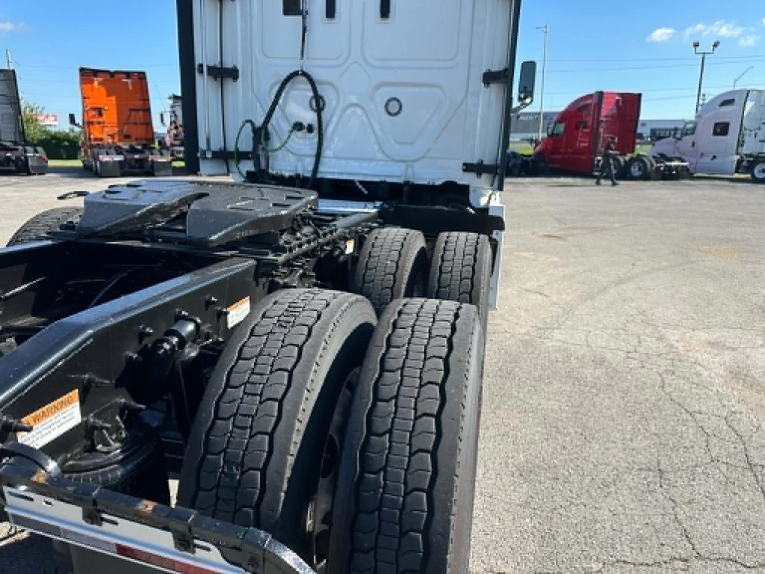2022 Freightliner Cascadia — photo 24