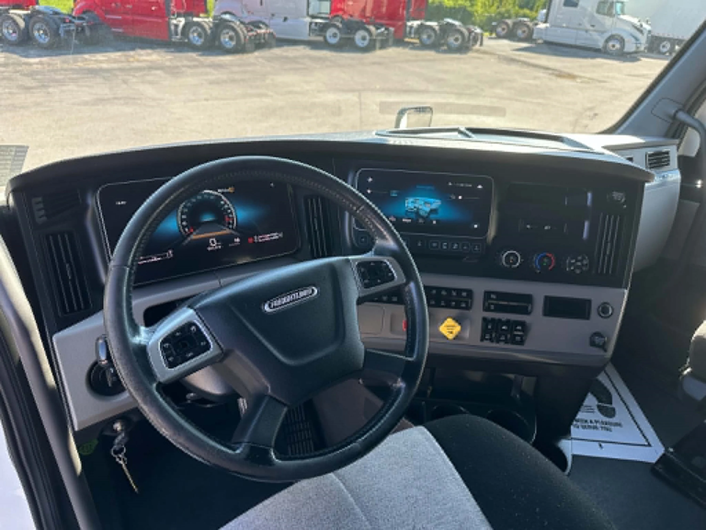 2022 Freightliner Cascadia — photo 11