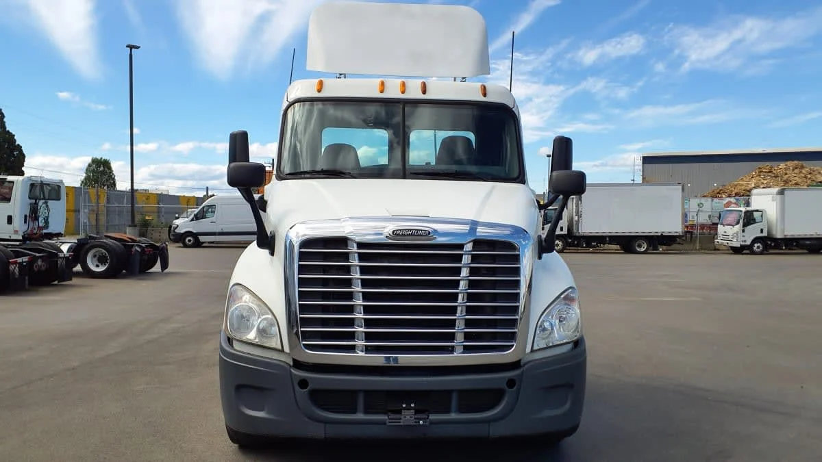 2014 Freightliner Cascadia in Tacoma, WA — photo 2