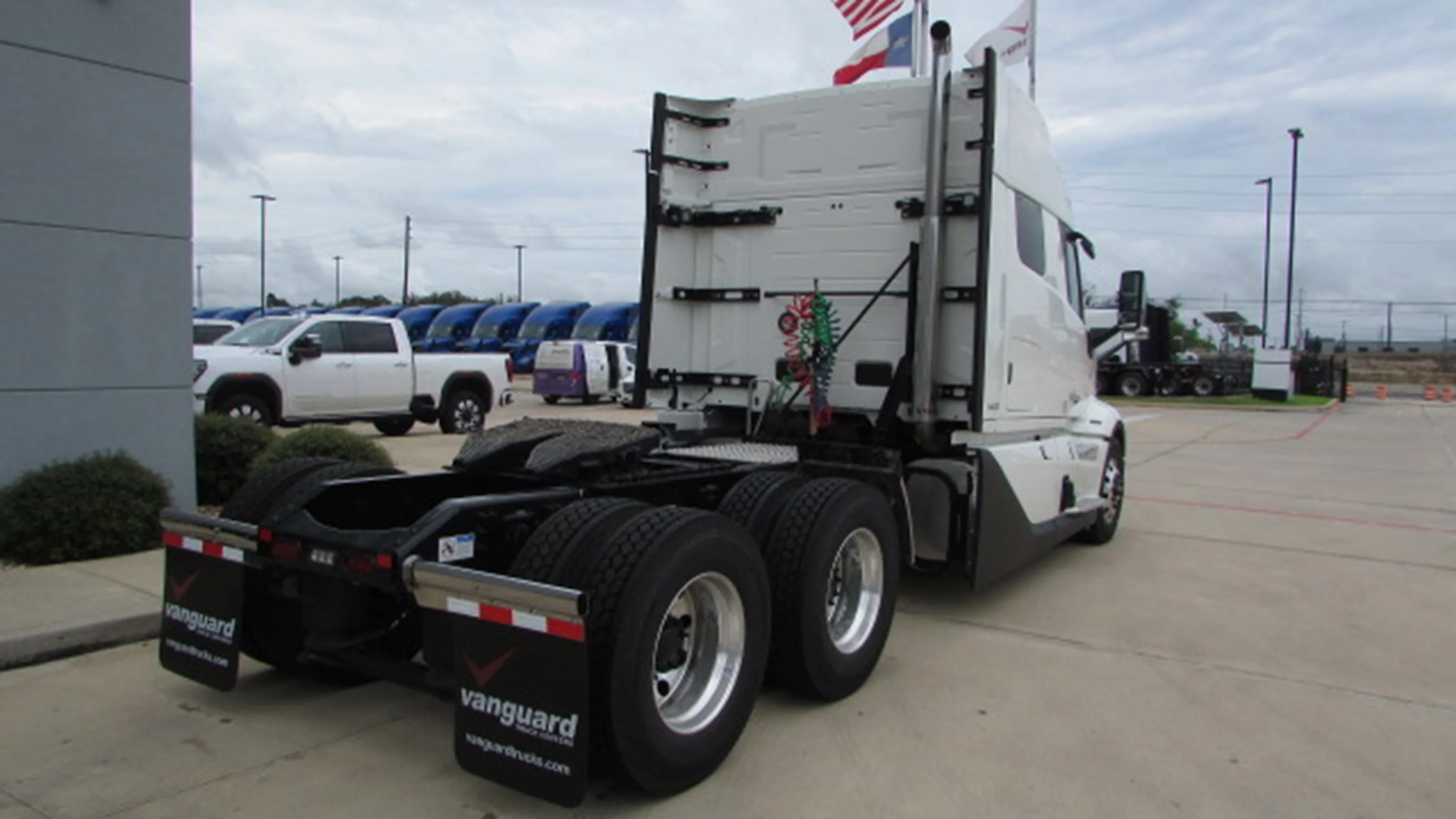 2027 Volvo in Houston, TX — photo 4