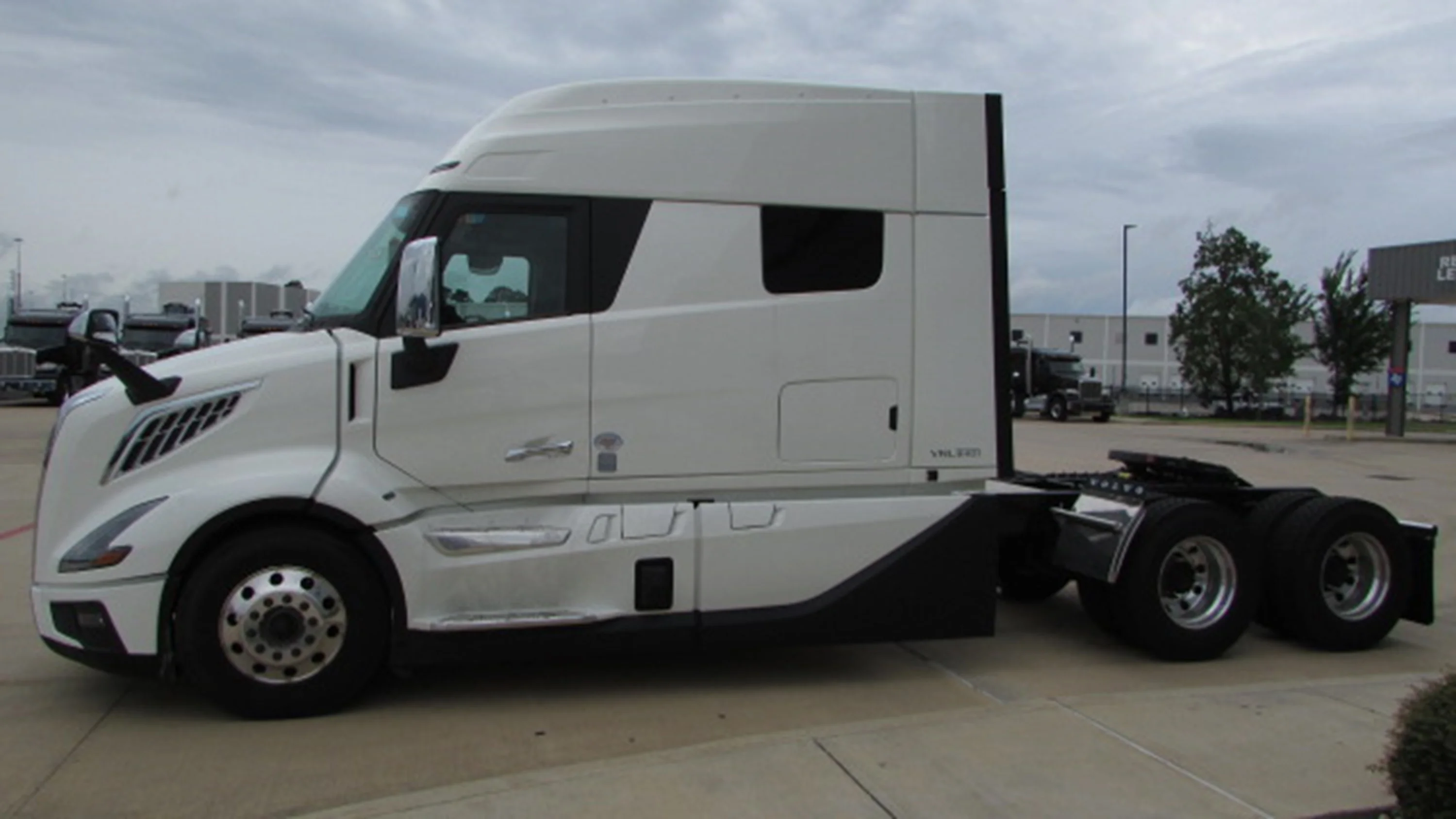 2027 Volvo in Houston, TX — photo 6